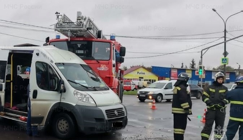 В Обнинске пожарная машина протаранила маршрутку
