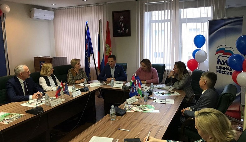 В Калуге обсудили реализацию партийных проектов, касающихся семьи и женского движения России 