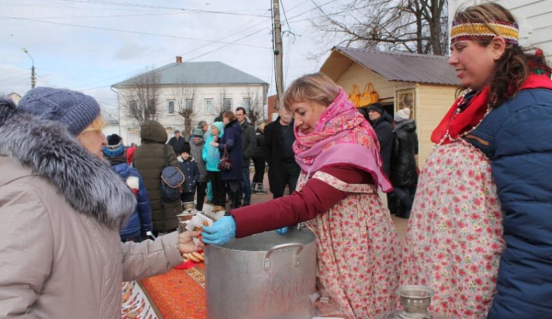 В Тарусе на Масленице съели более четырех тысяч блинов