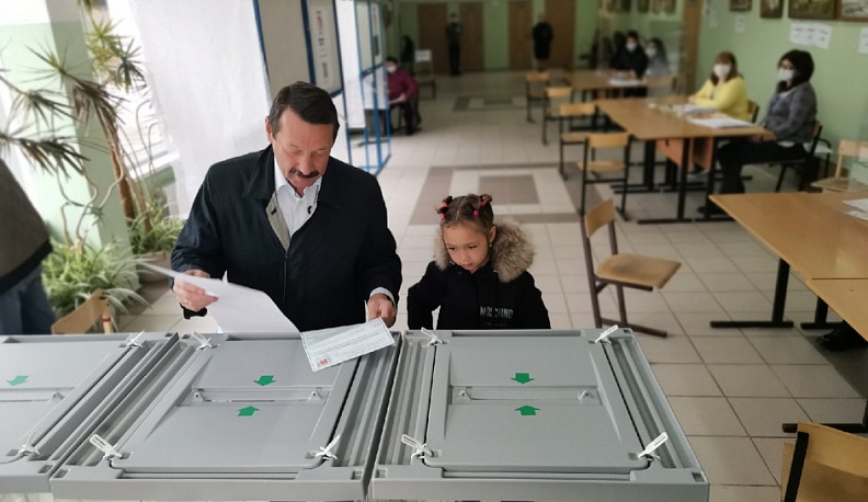 Геннадий Скляр принял участие в голосовании