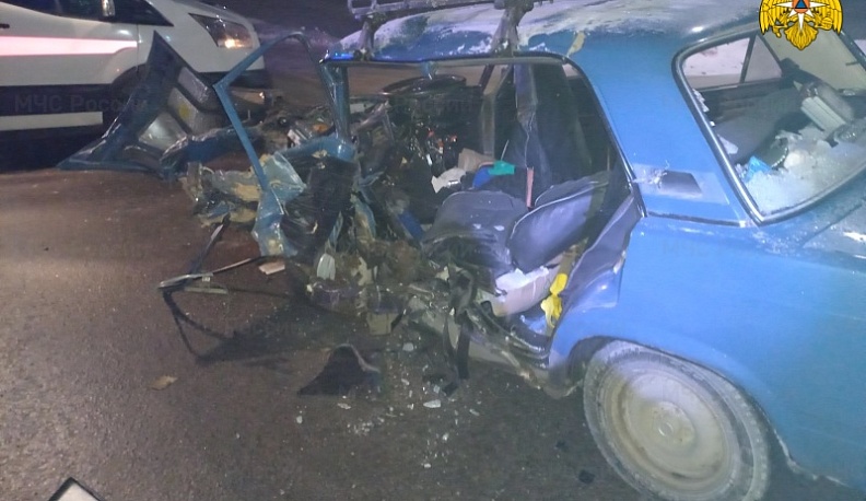В Калужской области при жесткой аварии на встречке погиб один человек и трое ранены