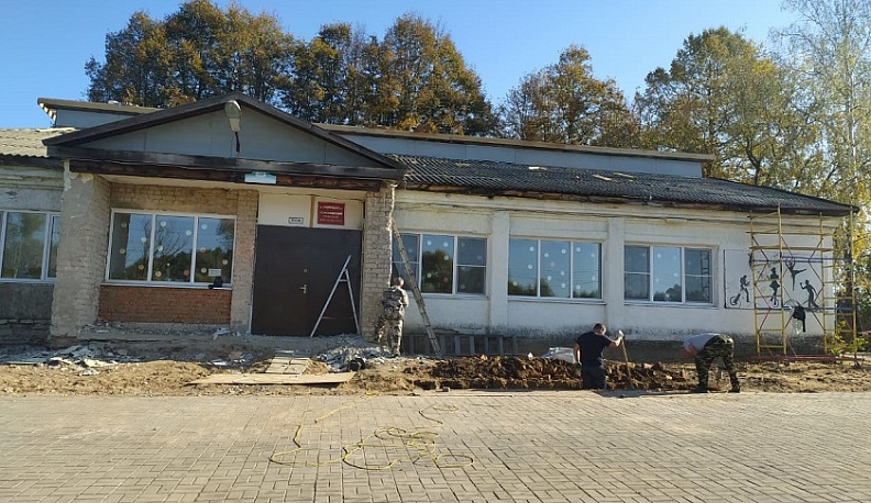 В Мосальском районе идет ремонт воронинского сельского Дома культуры