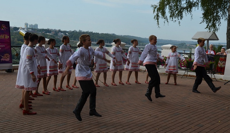 В парке культуры и отдыха Калуги выступают воспитанники детских школ искусств