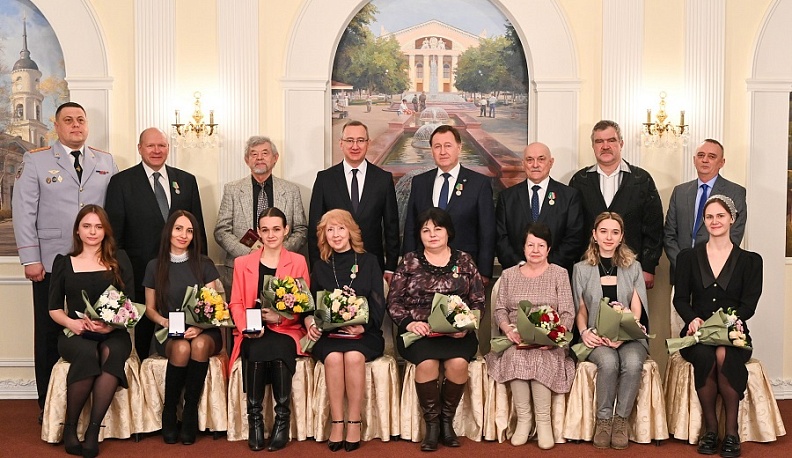 Владислав Шапша вручил землякам награды Калужской области