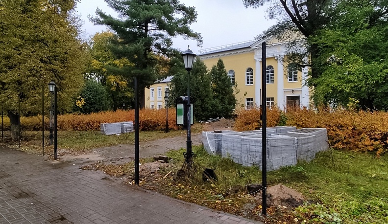 В Калуге завершается озаборивание территории возле музыкального колледжа