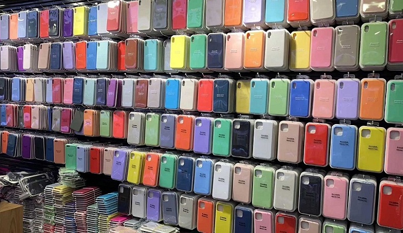 В Обнинске расследуют дело о контрафактных чехлах для телефонов