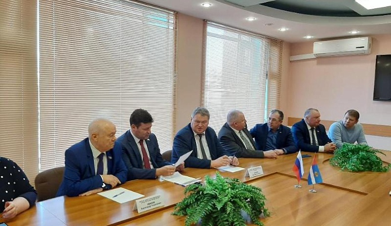 В Калуге за круглым столом говорили о причинах и целях российской спецоперации на Украине