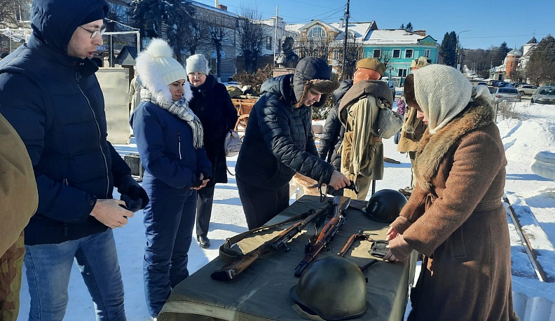 В День защитника Отечества в Тарусе проходит выставка реконструкторов