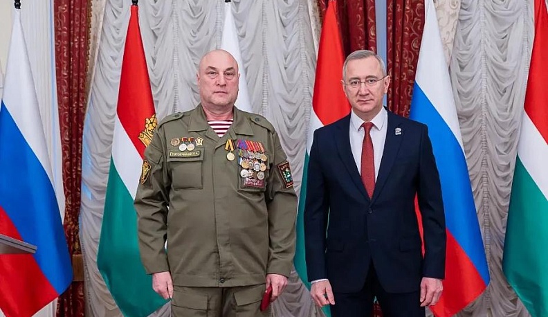 На церемонии награждения, состоявшейся в этом году накануне Дня защитника Отечества, губернатор области Владислав Шапша вручил поисковику Николаю Торопчинову медаль Министерства обороны РФ «За заслуги в увековечении памяти погибших защитников Отечества».