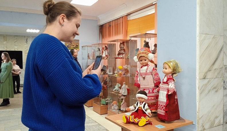 В Калуге работает выставка-конкурс авторской куклы