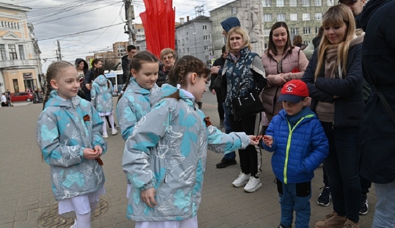 Над Калугой звучит музыка Победы