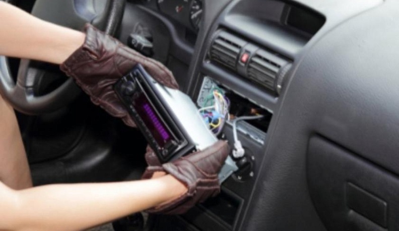 Калужские подростки сожгли угнанную машину