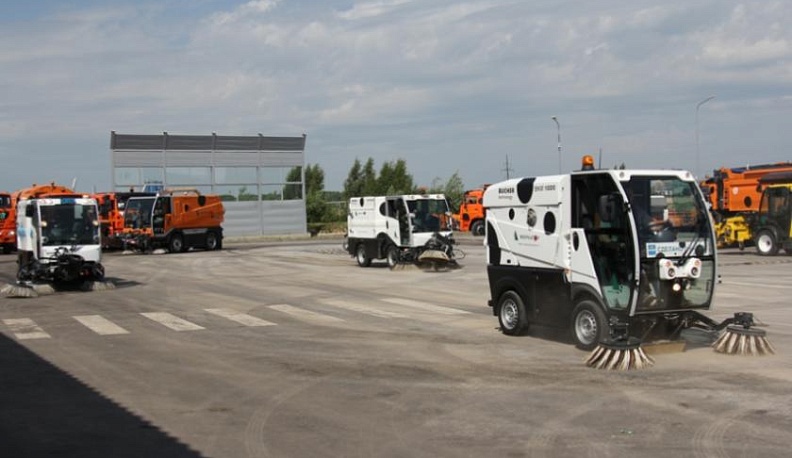 Современную дорожно-коммунальную технику продемонстрировали в Калуге