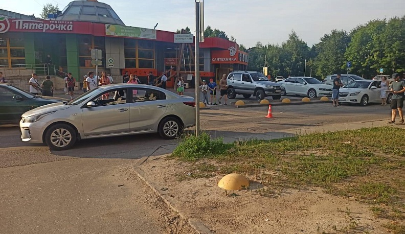 В Обнинске на парковке «Киа» сбила 4-летнюю девочку