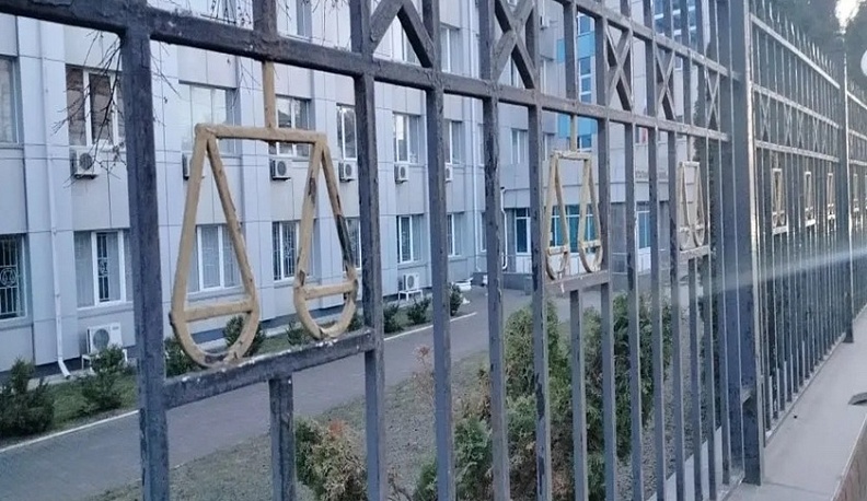 В Обнинске местный житель получил четыре года колонии за укус сотрудника полиции