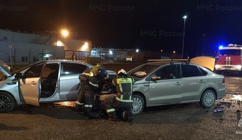 Две иномарки столкнулись в Калуге