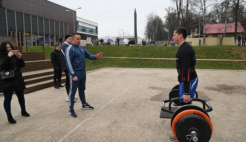 Калужанам показали, как сражались наши предки и что такое современный мечевой бой