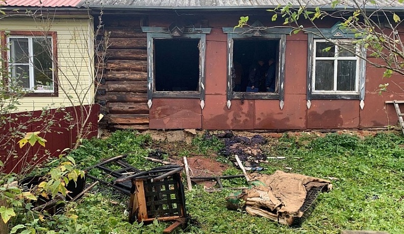 Собутыльники из Юхновского района погибли в загоревшемся доме