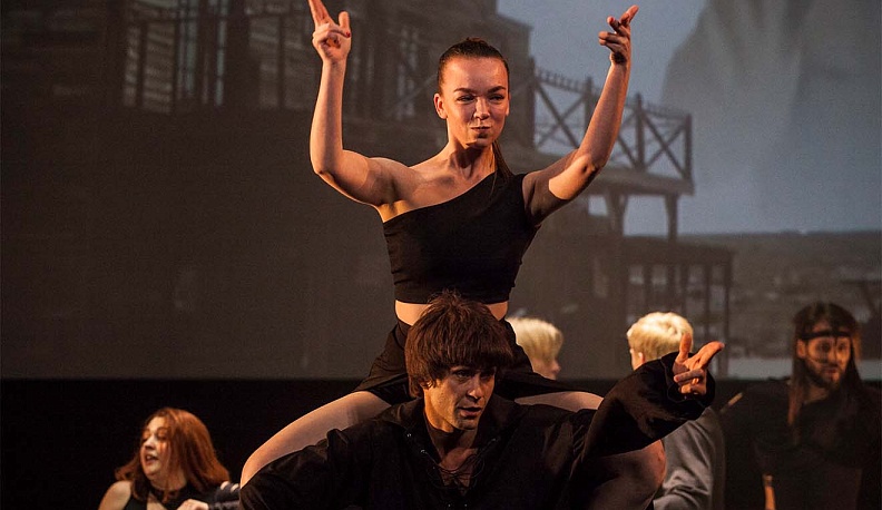 Любовь  к Константину Эдуардовичу