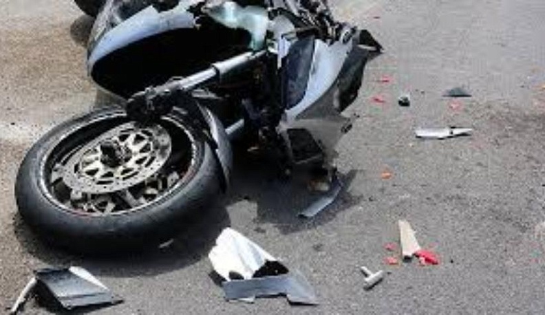 Подростки на мотоцикле из-за опасного маневра попали под "Газель"