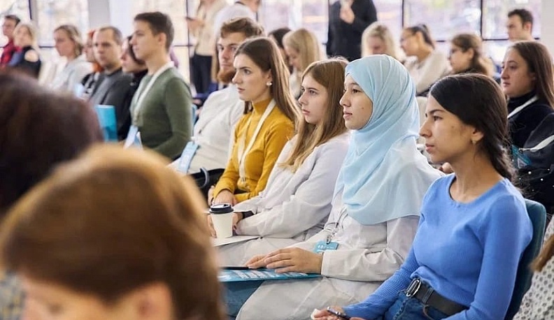 Калужские студенты-медики приняли участие во Всероссийской онкологической конференции