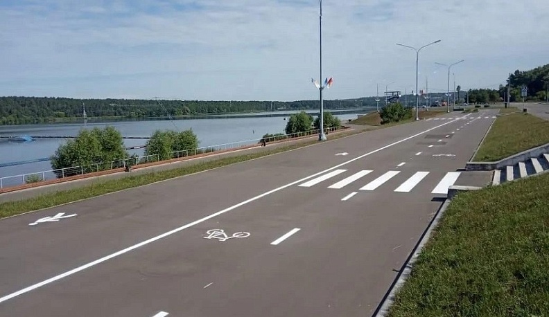 На набережной Яченского водохранилища появилась разметка для пешеходов и велосипедистов