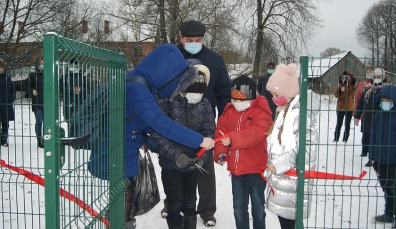 В Куйбышевском районе открыли игровую площадку и благоустроили родник