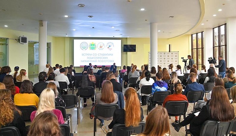 Калужских студентов призвали идти работать в школы