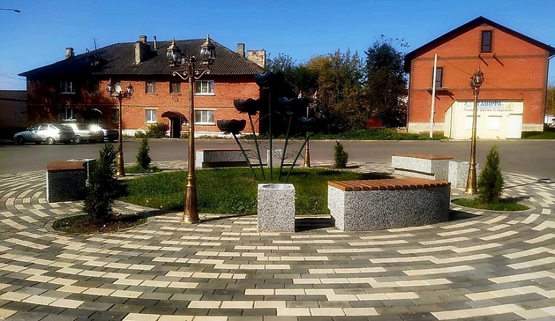 В поселке Бабынино благоустроена привокзальная площадь.
