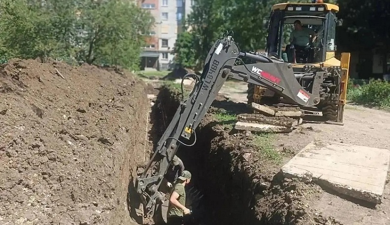 Калужские специалисты ремонтируют теплосетей в подшефном Первомайске