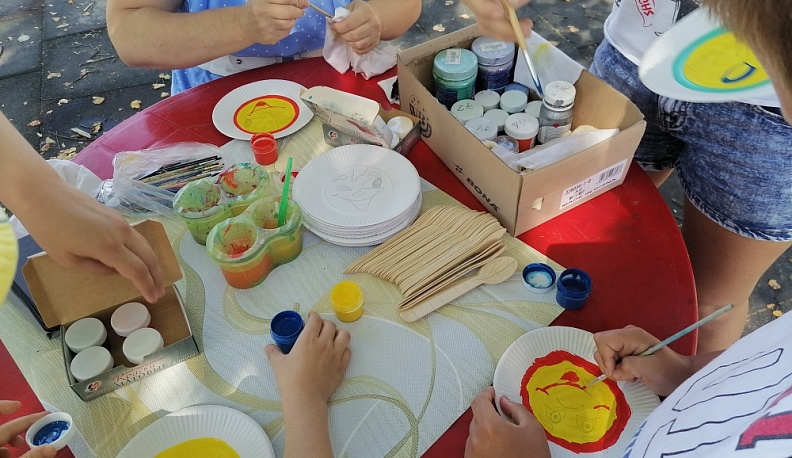 В Думиничах прошел районный фестиваль детского творчества «Краски лета»