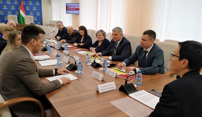 Подведены итоги областных конкурсов муниципальных и государственных служащих