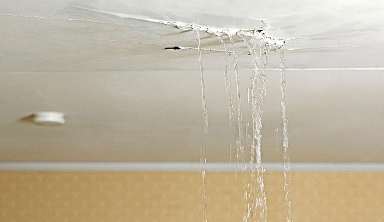 Владислав Шапша поручил фонду капремонта разобраться с жалобами на залития квартир