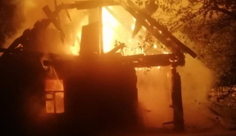 Следователи выясняют обстоятельства гибели мужчины при пожаре в Калужской области