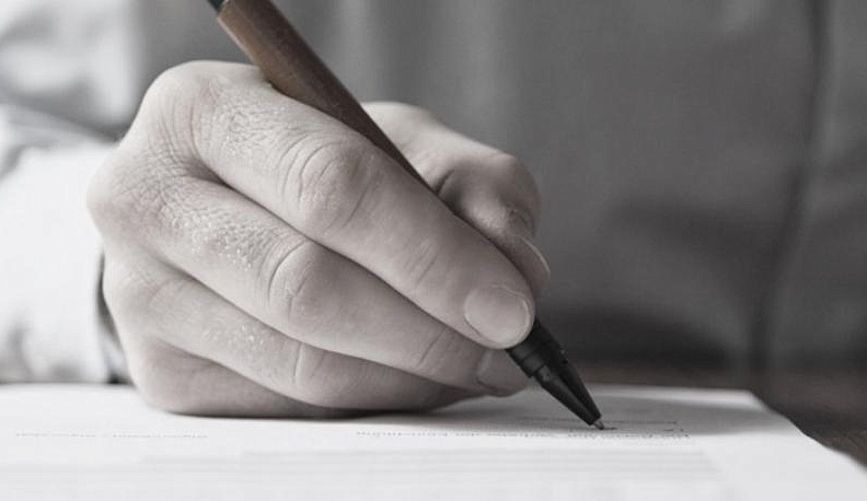 Людиновец попытался привлечь внимание женщины, обвинив ее в краже иконы