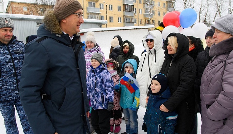 Хлебом и солью в Калуге встретили росгвардейцев, вернувшихся из служебной командировки на Украину