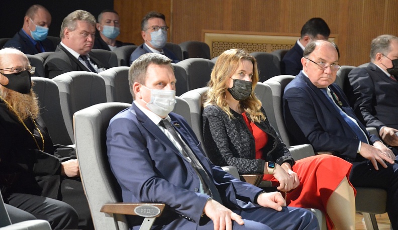 Владислав Шапша вручил награды калужским юристам