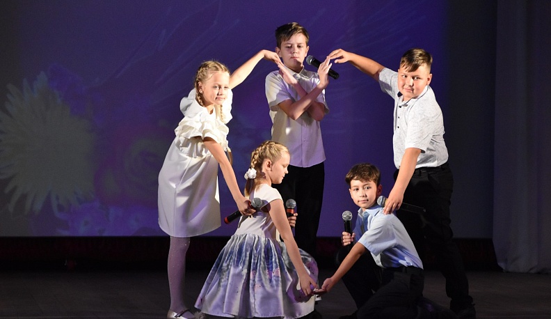 В Людинове поздравили учителей в преддверии их профессионального праздника