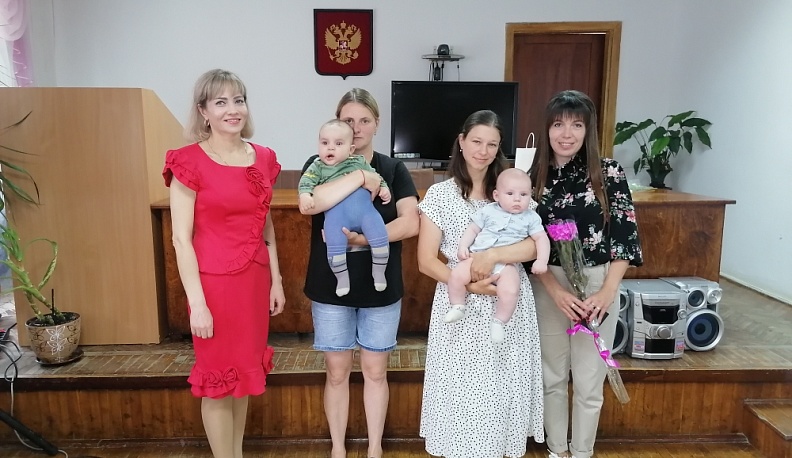 В Думиничах провели торжественную регистрацию новорожденных