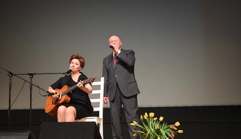 В Тарусе прошёл благотворительный концерт Бориса Галкина и Инны Разумихиной ﻿