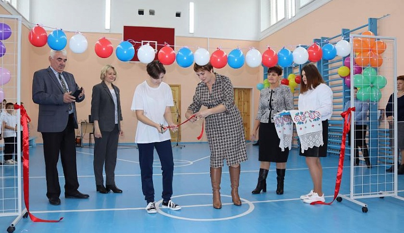 В Закрутовской школе Куйбышевского района капитально отремонтировали спортзал