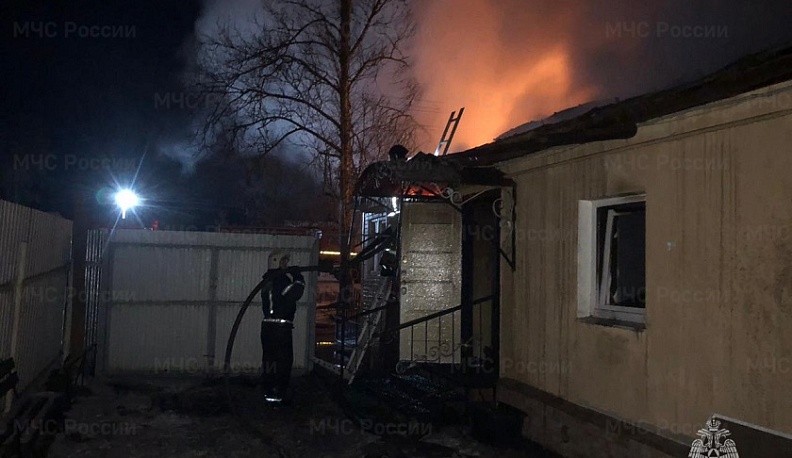 В Людинове загорелся жилой дом