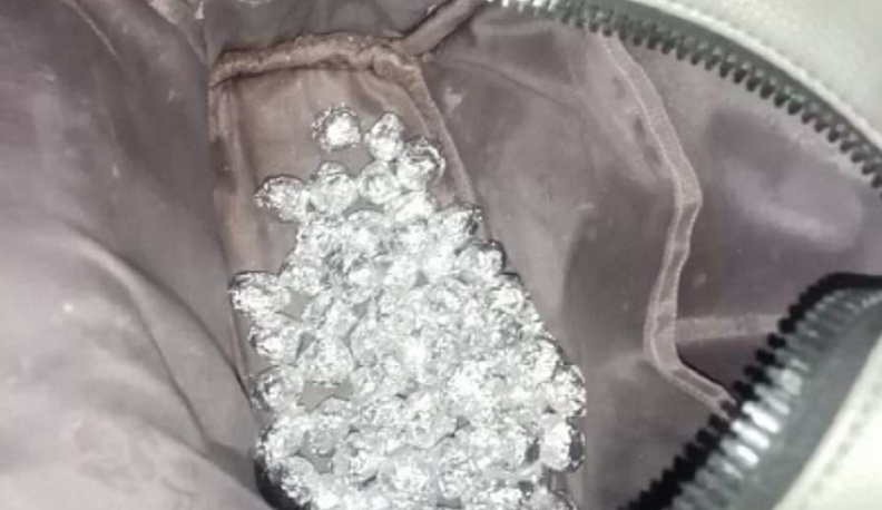 Полиция изъяла у калужанки 46 свертков с героином