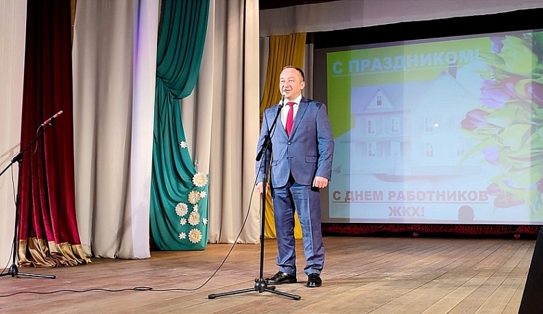 Людиновцы отметили труд работников ЖКХ и бытового обслуживания населения