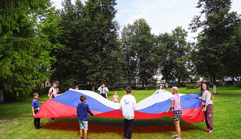 Жиздринцы отметили День Государственного флага