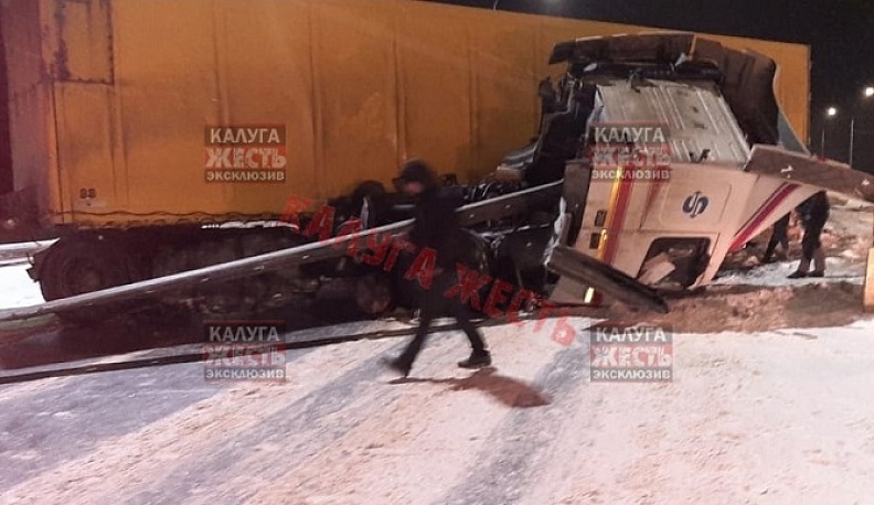 На Киевском шоссе фура попала в жесткое ДТП