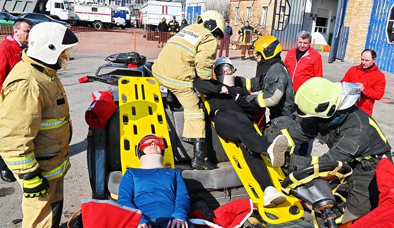 В Калуге проходят соревнования спасателей по оказанию помощи попавшим в ДТП