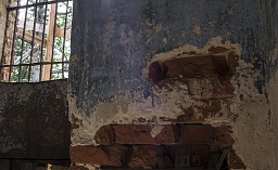 Местные жители пытаются восстанавливать церковь