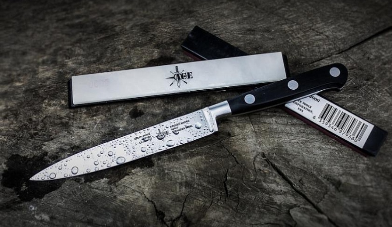  Ревнивый муж напал с ножом на жену