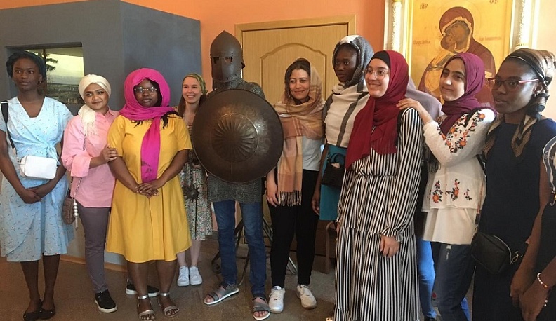 Калужским школьникам и иностранным студентам КГУ рассказали о Великом Стоянии на Угре